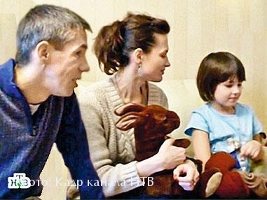 Алексей Панин и Юлия Юдинцева с дочкой